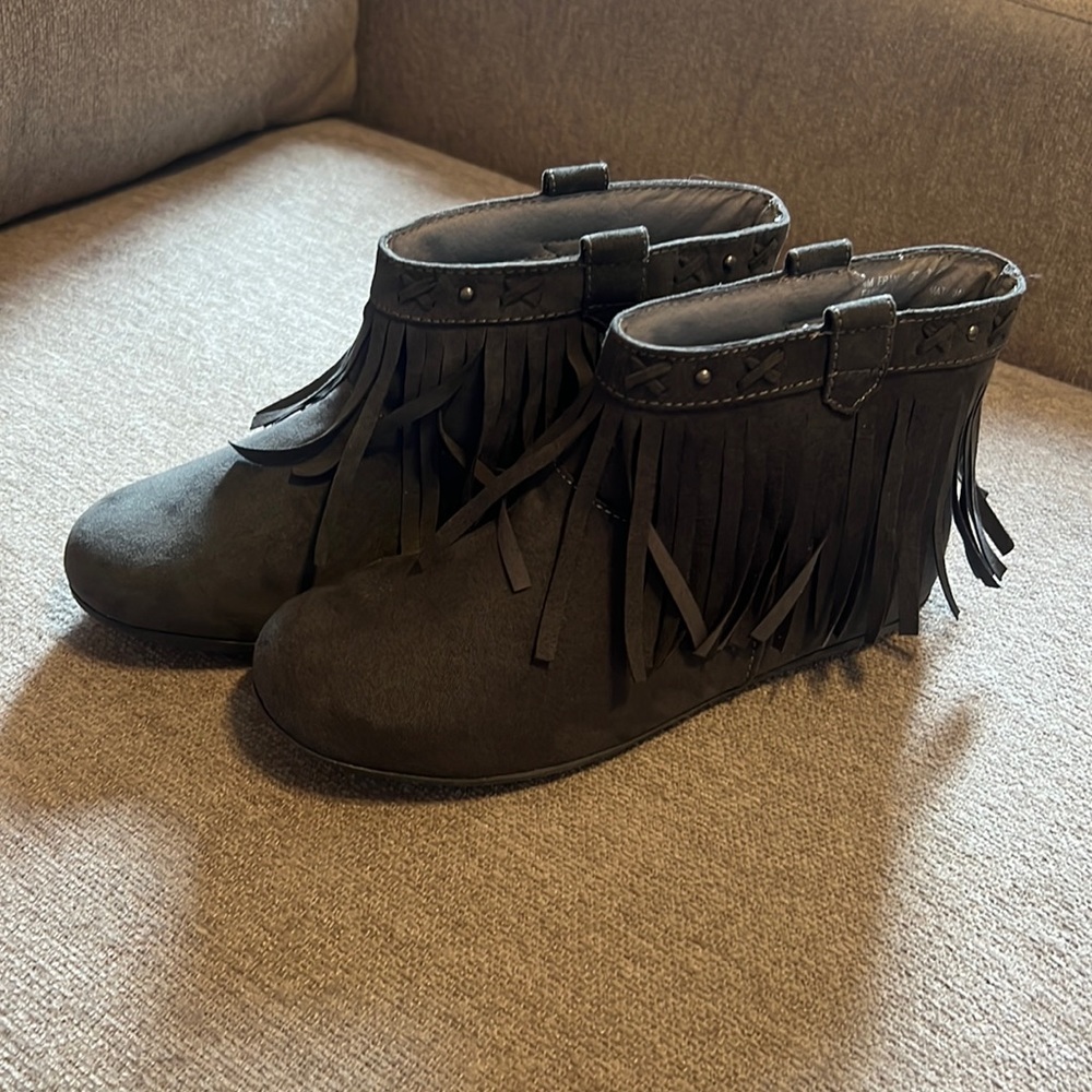 Grey suede size 4 big kids booties rampage girls brand